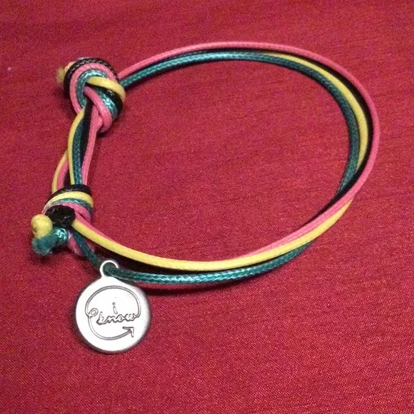 8 Coloured Bracelets - Picture 12 of 16